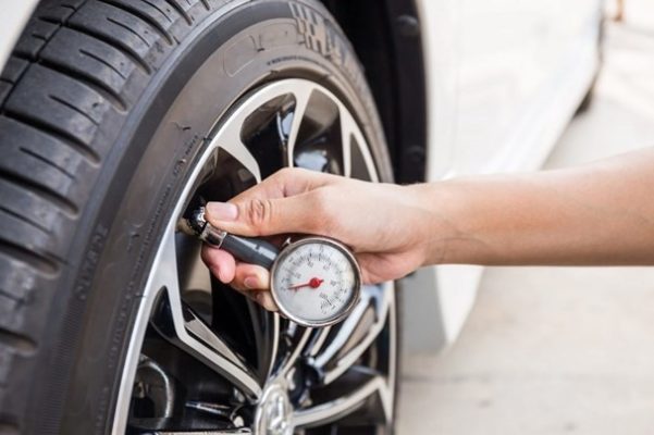 Trọng Cảnh kiểm tra áp suất lốp miễn phí