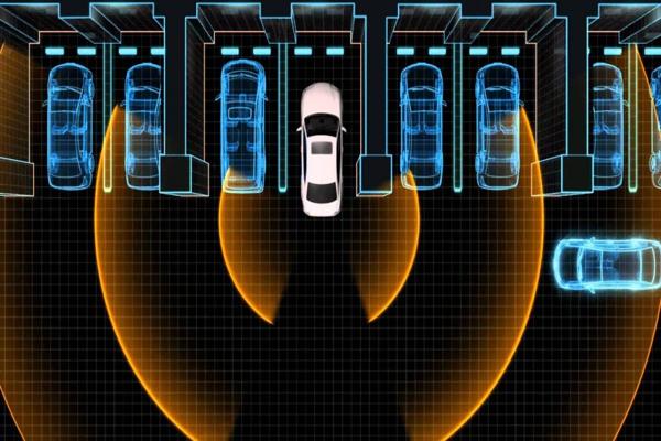 Hệ thống cảnh báo phương tiện cắt ngang phía sau