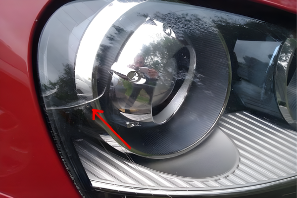 Vỏ đèn bị nứt, vỡ nghiêm trọng