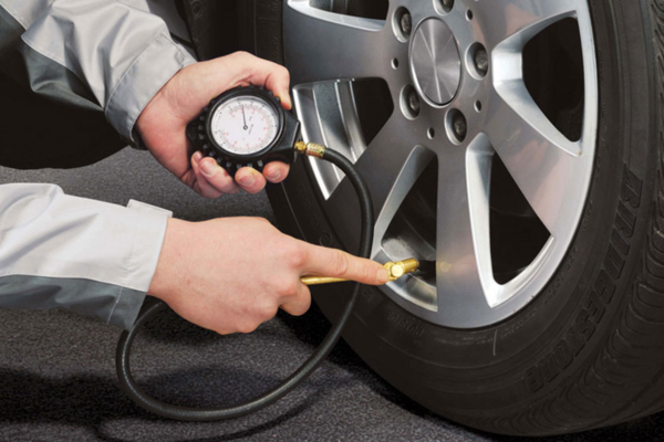 Áp suất lốp xe thường dao động từ 30 đến 35 PSI