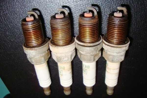 Bugi bị bám bẩn khả năng đánh lửa sẽ suy giảm đáng kể