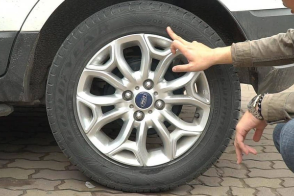 Không nên chủ quan nên kiểm tra khi xe có dấu hiệu rung lắc để tránh xe hỏng nặng hơn