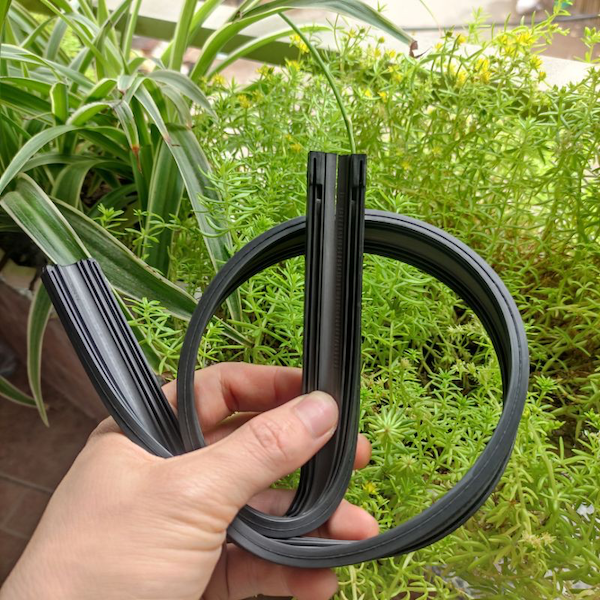 Lưỡi gạt mưa ô tô là gì?