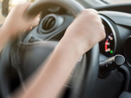 Xe rung vô lăng khi chạy nhanh là dấu hiệu gì?